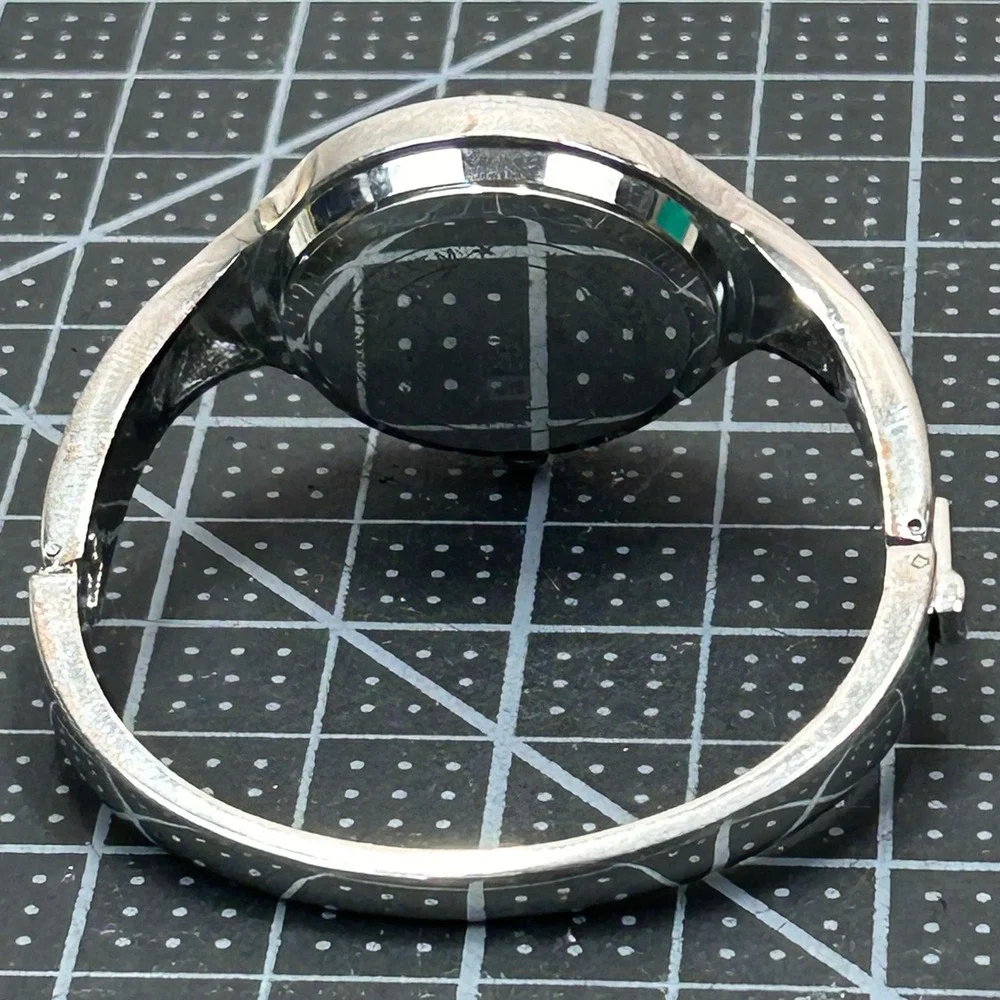 Geekthink L9001 Womens‎ Quartz Watch Silver Bangle Black Dial Crystal Accents